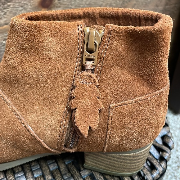 Toms Girls’ Youth Leila Cognac Suede Side Zip Block Heel Boots Size 12.5 - Picture 9 of 12